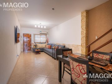 CASA VENTA VILLA LUZURIAGA 4 AMBIENTES