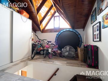CASA VENTA VILLA LUZURIAGA 4 AMBIENTES