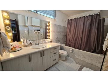 SE VENDE CASA - EL CANGREJO - URBANIZACIÓN CON GARITA