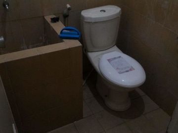 Rumah Poris Indah Cipondoh,2 lantai,renov,harga 900 juta nego