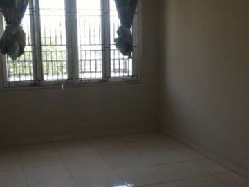 Rumah Poris Indah Cipondoh,2 lantai,renov,harga 900 juta nego