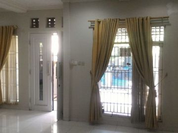 Rumah Poris Indah Cipondoh,2 lantai,renov,harga 900 juta nego