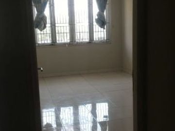 Rumah Poris Indah Cipondoh,2 lantai,renov,harga 900 juta nego