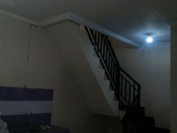 Rumah Poris Indah Cipondoh,2 lantai,renov,harga 900 juta nego