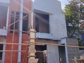 RST Rumah 2 Lantai Dekat Toll Semi Furnished