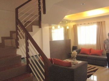 Townhouse in Tandang Sora near Mindanao Ave PH563
