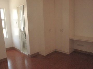 Townhouse in Tandang Sora near Mindanao Ave PH563