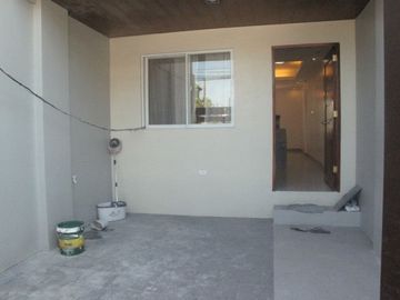 Townhouse in Tandang Sora near Mindanao Ave PH563