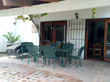 CASA EN VENTA CON ALBERCA TEQUISQUIAPAN PIRULES