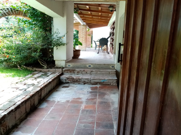 CASA EN VENTA CON ALBERCA TEQUISQUIAPAN PIRULES