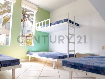 Venta casa de Playa frente a parque