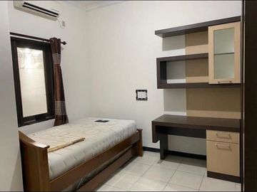 Rumah Ketintang Residence, Carport 2 Mobil, Row 2 Mobil