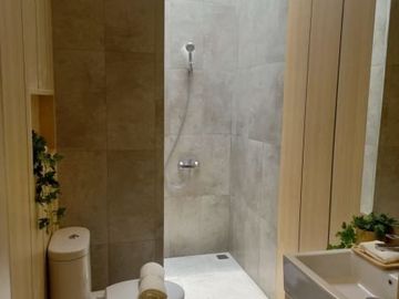 DIJUAL RUMAH BARU TYPE COURTYARD DLM CLUSTER DI SAWANGAN