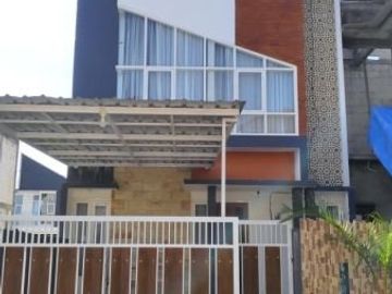 Rumah Mewah 2 Lantai Tetangga Ramai Dekat Sekolah | 0