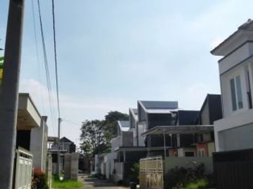 Rumah Mewah 2 Lantai Tetangga Ramai Dekat Sekolah | 0