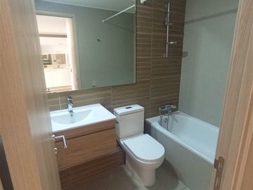 Se vende luminoso departamento de 2D2B en plan de viña