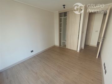 Se vende luminoso departamento de 2D2B en plan de viña