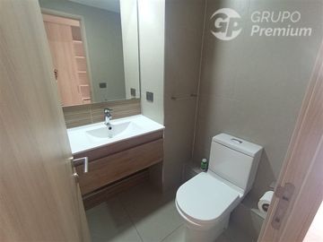 Se vende luminoso departamento de 2D2B en plan de viña