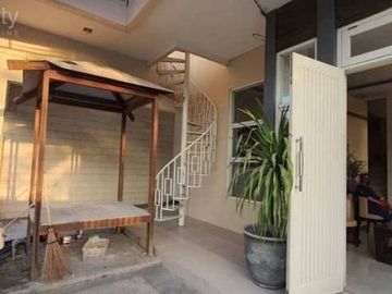 Rumah Permata safira, Surabaya