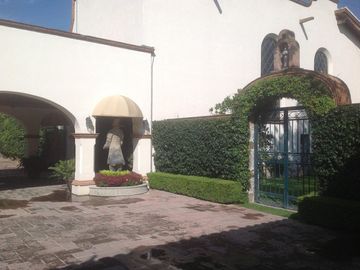 Se Vende Hotel en Tequisquiapan, 11 Recamaras, 18 Baños, Alberca, Cancha  Tenis