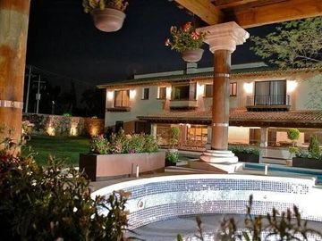 Se Vende Hotel en Tequisquiapan, 11 Recamaras, 18 Baños, Alberca, Cancha  Tenis