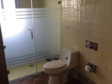 Se Vende Hotel en Tequisquiapan, 11 Recamaras, 18 Baños, Alberca, Cancha  Tenis