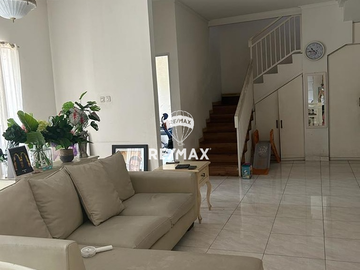 DIJUAL RUMAH CANTIK DUA LANTAI DI CIRENDEU TANGSEL