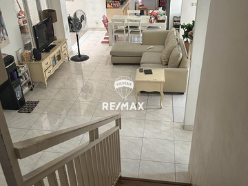 DIJUAL RUMAH CANTIK DUA LANTAI DI CIRENDEU TANGSEL