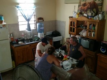 CASA DE 3 AMBIENTES AL FRENTE  Y DEPTO DE 2 AMBIENTES AL FONDO