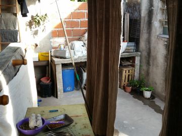 CASA DE 3 AMBIENTES AL FRENTE  Y DEPTO DE 2 AMBIENTES AL FONDO
