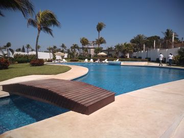 Venta de departamento junto a la playa con 3 habitaciones y club de playa