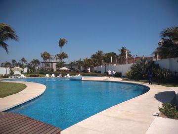 Venta de departamento junto a la playa con 3 habitaciones y club de playa