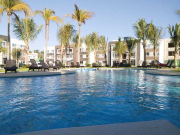 Venta de departamento junto a la playa con 3 habitaciones y club de playa