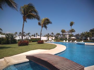 Venta de departamento junto a la playa con 3 habitaciones y club de playa