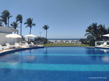 Venta de departamento junto a la playa con 3 habitaciones y club de playa