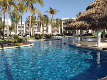 Venta de departamento junto a la playa con 3 habitaciones y club de playa