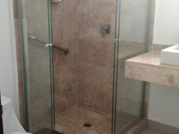 Venta de departamento junto a la playa con 3 habitaciones y club de playa