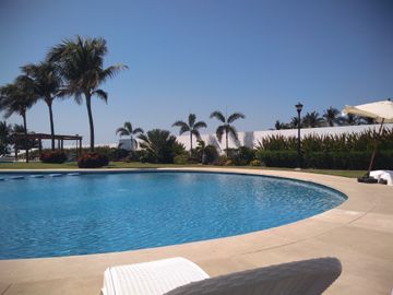 Venta de departamento junto a la playa con 3 habitaciones y club de playa