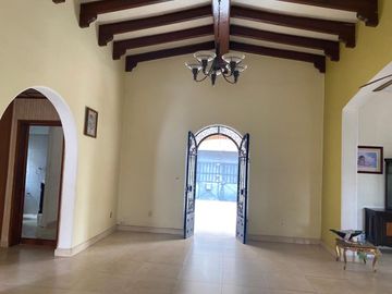 Miraval a unas cuadras de plaza Cuernavaca
