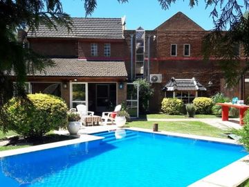 HERMOSA QUINTA EN MORENO