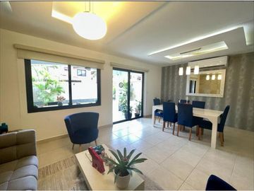 VENTA DE ESPECTACULAR CASA EN VERSALLES (KC)