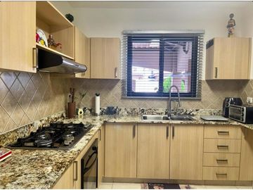 VENTA DE ESPECTACULAR CASA EN VERSALLES (KC)