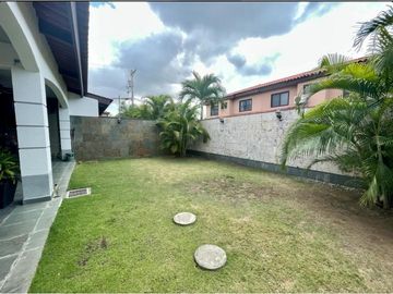 VENTA DE ESPECTACULAR CASA EN VERSALLES (KC)