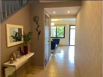 VENTA DE ESPECTACULAR CASA EN VERSALLES (KC)