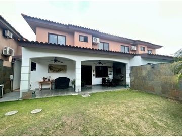 VENTA DE ESPECTACULAR CASA EN VERSALLES (KC)