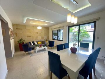 VENTA DE ESPECTACULAR CASA EN VERSALLES (KC)