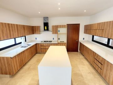 Casa en VENTA con alberca, equipada fraccionamiento EL ANCLA