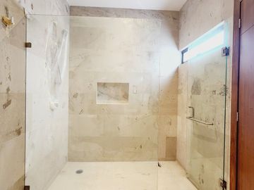 Casa en VENTA con alberca, equipada fraccionamiento EL ANCLA