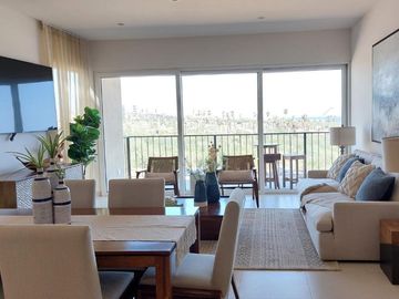 Condominio con vista al mar, terraza, alberca, gimnasio, pet-friendly en venta.