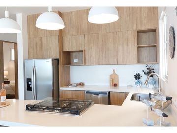 Condominio con vista al mar, terraza, alberca, gimnasio, pet-friendly en venta.